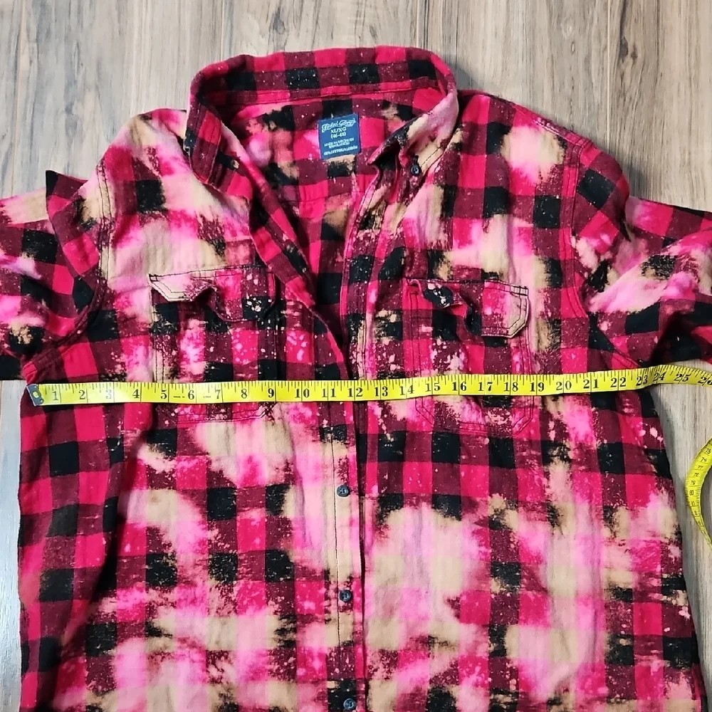 Faded Glory Red and Black Plaid Reverse Bleached Flannel Shirt - Picture 5 of 7